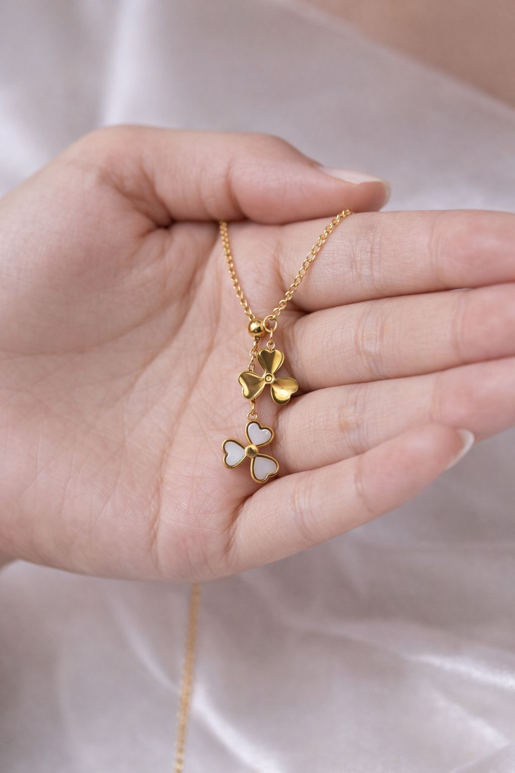 Gold plated clover pendant necklace for women – Luvina India